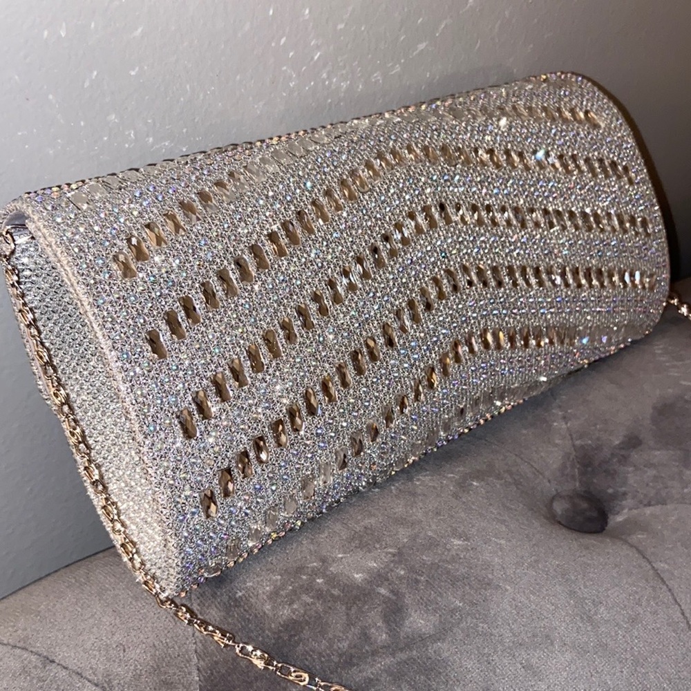 Clutch with removal chain